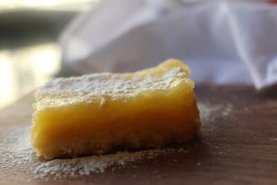 Tangy Lemon Bars with Buttery Shortbread Crust - Plattershare - Recipes, food stories and food lovers Tangy Lemon Bars with Buttery Shortbread Crust - Plattershare - Recipes, food stories and food lovers