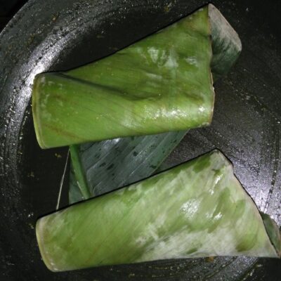 Steamed Bengali Tiny Fish in Banana Leaves (Machher Paturi) - Plattershare - Recipes, food stories and food lovers Steamed Bengali Tiny Fish in Banana Leaves (Machher Paturi) - Plattershare - Recipes, food stories and food lovers