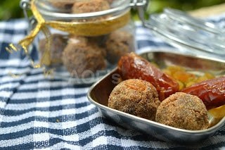Amaranth Anjeer Khajoor Ke Laddoo - Plattershare - Recipes, food stories and food lovers