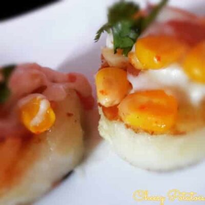 Cheesy Corn-Topped Roasted Potatoes: An Irresistible Snack - Plattershare - Recipes, food stories and food lovers Cheesy Corn-Topped Roasted Potatoes: An Irresistible Snack - Plattershare - Recipes, food stories and food lovers