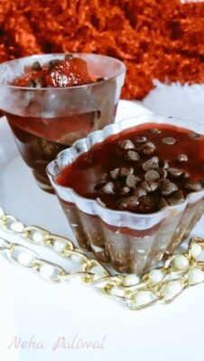 Eggless Chocolate Mousse With Strawberry Jelly Valentines Day - Plattershare - Recipes, food stories and food lovers Eggless Chocolate Mousse With Strawberry Jelly Valentines Day - Plattershare - Recipes, food stories and food lovers