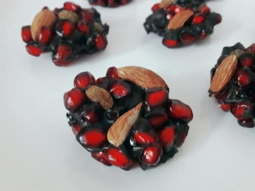 Pomegranate Dark Chocolate Bites - Plattershare - Recipes, food stories and food lovers
