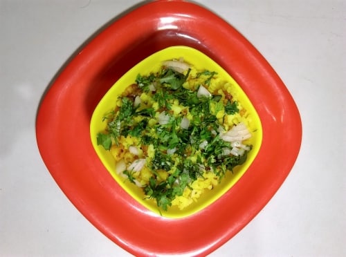 Maharashtrian Kanda Poha - Plattershare - Recipes, Food Stories And Food Enthusiasts