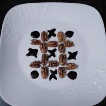 Caramelized Walnut Valentine - Plattershare - Recipes, food stories and food lovers