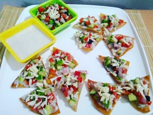 Nachos With Cheese Sauce And Salsa - Plattershare - Recipes, Food Stories And Food Enthusiasts