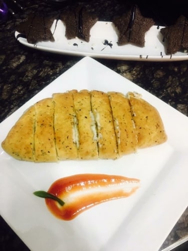 Dominos Style Stuffed Garlic Bread - Plattershare - Recipes, Food Stories And Food Enthusiasts