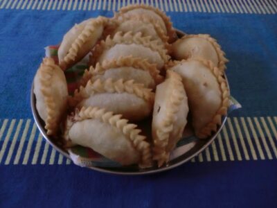 Mava Gujhia - Plattershare - Recipes, food stories and food enthusiasts