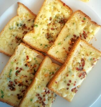 Quick And Easy Garlic Bread - Plattershare - Recipes, food stories and food lovers