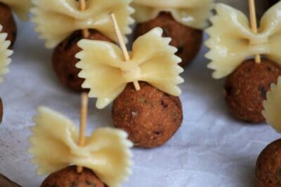 Crispy Soya Meatball & Bow Tie Pasta Canapés: A Vegetarian Delight - Plattershare - Recipes, food stories and food lovers Crispy Soya Meatball & Bow Tie Pasta Canapés: A Vegetarian Delight - Plattershare - Recipes, food stories and food lovers