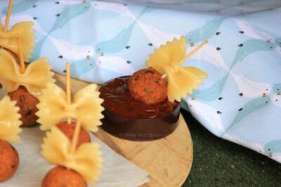 Crispy Soya Meatball & Bow Tie Pasta Canapés: A Vegetarian Delight - Plattershare - Recipes, food stories and food lovers Crispy Soya Meatball & Bow Tie Pasta Canapés: A Vegetarian Delight - Plattershare - Recipes, food stories and food lovers