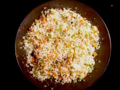 Healthy Paleo Cauliflower Fried "Rice": A Delicious Gluten-Free Dish - Plattershare - Recipes, food stories and food lovers Healthy Paleo Cauliflower Fried "Rice": A Delicious Gluten-Free Dish - Plattershare - Recipes, food stories and food lovers