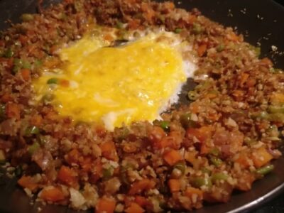 Healthy Paleo Cauliflower Fried "Rice": A Delicious Gluten-Free Dish - Plattershare - Recipes, food stories and food lovers Healthy Paleo Cauliflower Fried "Rice": A Delicious Gluten-Free Dish - Plattershare - Recipes, food stories and food lovers