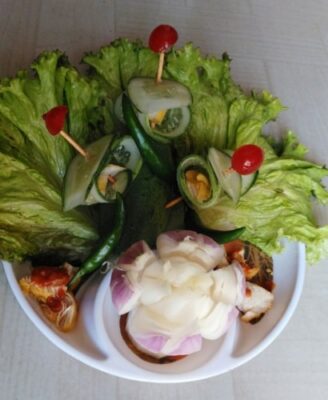 Zesty Asian Chicken Salad with a Hint of Honey - Plattershare - Recipes, food stories and food lovers Zesty Asian Chicken Salad with a Hint of Honey - Plattershare - Recipes, food stories and food lovers