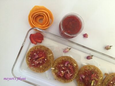 Thandai Malpua With Strawberry Compote - Plattershare - Recipes, food stories and food enthusiasts