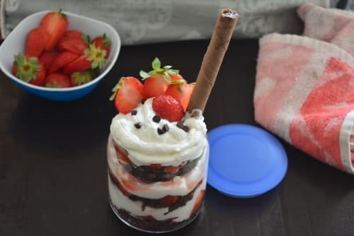 Healthy Eggless Black Forest Cake In Jar - Plattershare - Recipes, food stories and food lovers