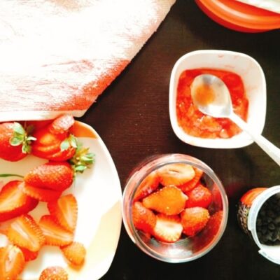 Healthy Eggless Strawberry Black Forest Cake Jars - Plattershare - Recipes, food stories and food lovers Healthy Eggless Strawberry Black Forest Cake Jars - Plattershare - Recipes, food stories and food lovers