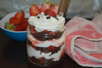Healthy Eggless Black Forest Cake In Jar - Plattershare - Recipes, food stories and food lovers