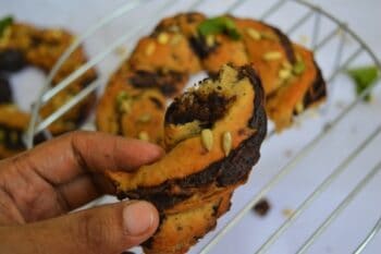 Chocolate Brioche Wreaths With Wholewheat Flour - Plattershare - Recipes, food stories and food lovers