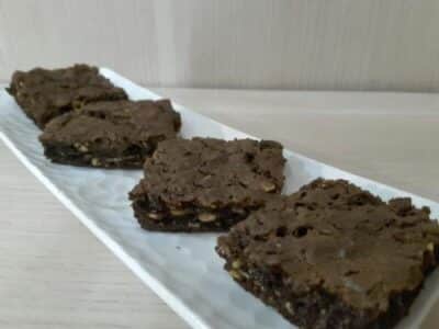 Granola Brownie Squares - Plattershare - Recipes, food stories and food lovers