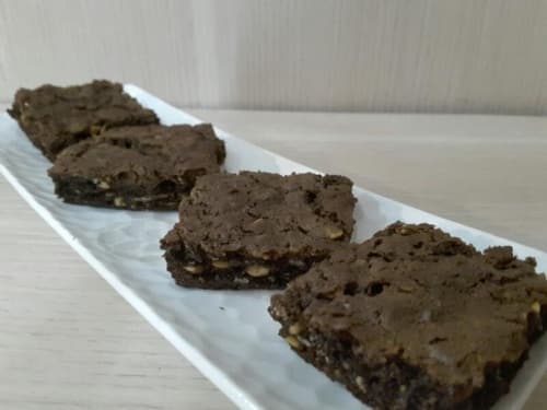 Granola Brownie Squares - Plattershare - Recipes, food stories and food enthusiasts