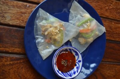 Chicken & Veggies Served In Rice Parcels With Chilli Sauce Dip - Plattershare - Recipes, food stories and food enthusiasts