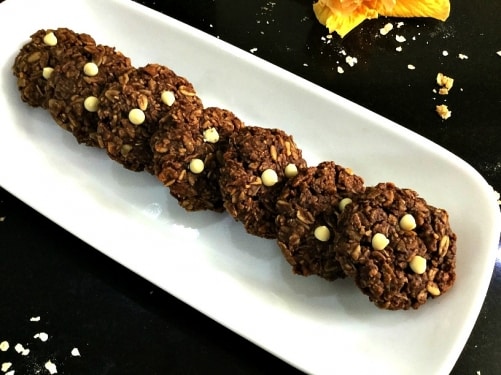Eggless Chocolate Muesli Cookies - Plattershare - Recipes, food stories and food lovers
