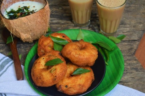 Medu Vada or Uzhunnu vada (Using Ready Made Batter) - Plattershare - Recipes, food stories and food lovers