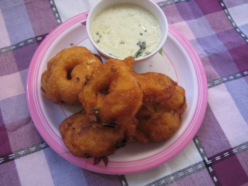 Medu Vada - Popular Breakfast Recipe of South India - Plattershare - Recipes, food stories and food lovers