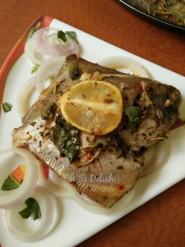 Baked Basil Rosemary Pomfret - Plattershare - Recipes, food stories and food enthusiasts