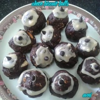 Chocolate Biscuit Balls / Choco Biscuit Balls - Plattershare - Recipes, food stories and food enthusiasts