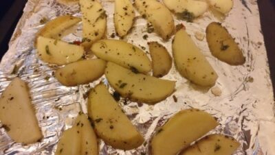 Crispy Baked Potato Wedges: A Healthier Twist on a Classic Side - Plattershare - Recipes, food stories and food lovers Crispy Baked Potato Wedges: A Healthier Twist on a Classic Side - Plattershare - Recipes, food stories and food lovers