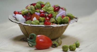 Green Chickpeas And Pomegranate Chaat - Plattershare - Recipes, food stories and food lovers