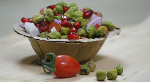 Green Chickpeas And Pomegranate Chaat - Plattershare - Recipes, food stories and food lovers