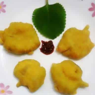 Vaamu Aaku Bajji / Carom Leaf Fritters - Plattershare - Recipes, food stories and food lovers
