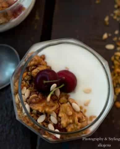 Granola Yogurt Parfait - Plattershare - Recipes, food stories and food lovers