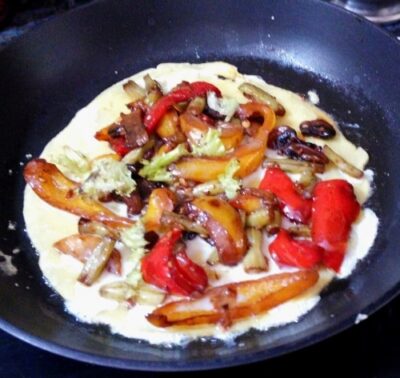 Classic French Omelette with Vibrant Vegetables - Plattershare - Recipes, food stories and food lovers Classic French Omelette with Vibrant Vegetables - Plattershare - Recipes, food stories and food lovers
