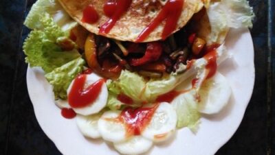 Classic French Omelette with Vibrant Vegetables - Plattershare - Recipes, food stories and food lovers Classic French Omelette with Vibrant Vegetables - Plattershare - Recipes, food stories and food lovers