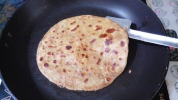 Onion Paratha - Plattershare - Recipes, food stories and food lovers