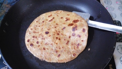 Onion Paratha - Plattershare - Recipes, food stories and food enthusiasts