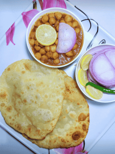 Chole Bhature - Plattershare - Recipes, Food Stories And Food Enthusiasts