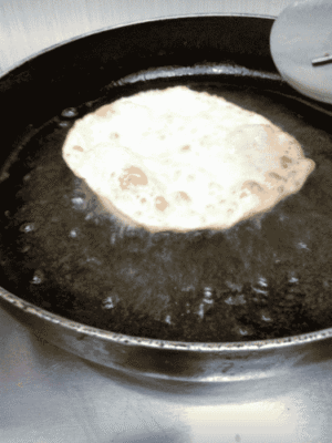 Irresistible Chole Bhature: A Crispy, Flavorful North Indian Delight - Plattershare - Recipes, food stories and food lovers Irresistible Chole Bhature: A Crispy, Flavorful North Indian Delight - Plattershare - Recipes, food stories and food lovers