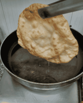 Irresistible Chole Bhature: A Crispy, Flavorful North Indian Delight - Plattershare - Recipes, food stories and food lovers Irresistible Chole Bhature: A Crispy, Flavorful North Indian Delight - Plattershare - Recipes, food stories and food lovers