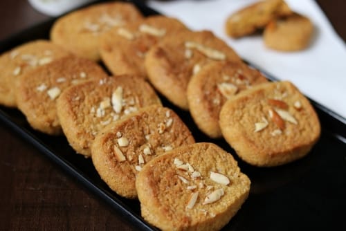 Atta Besan Biscuits In Kadai - Plattershare - Recipes, Food Stories And Food Enthusiasts