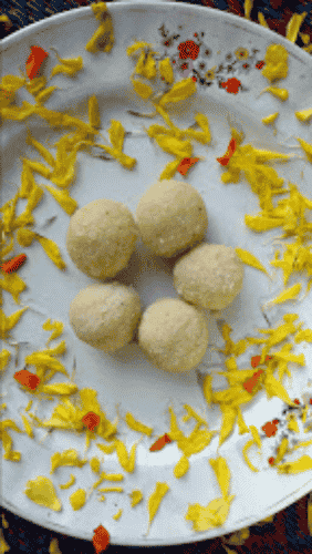 Instant Coconut Ladoos - Plattershare - Recipes, Food Stories And Food Enthusiasts