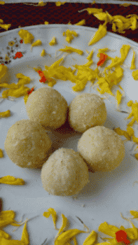 Instant Coconut Ladoos - Plattershare - Recipes, food stories and food lovers