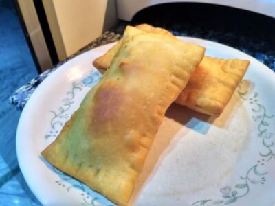 Crispy Vegetable Pizza Puffs: A Savory Indian Snack - Plattershare - Recipes, food stories and food lovers Crispy Vegetable Pizza Puffs: A Savory Indian Snack - Plattershare - Recipes, food stories and food lovers