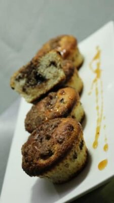 Honey-Swirled Coffee Muffins with a Crunchy Crumble Topping - Plattershare - Recipes, food stories and food lovers Honey-Swirled Coffee Muffins with a Crunchy Crumble Topping - Plattershare - Recipes, food stories and food lovers