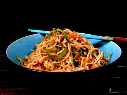Schezwan Hakka Veg Noodles - Plattershare - Recipes, food stories and food lovers
