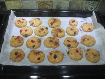 Healthy Sugar Free Oats And Fruit Cookies - Plattershare - Recipes, food stories and food lovers
