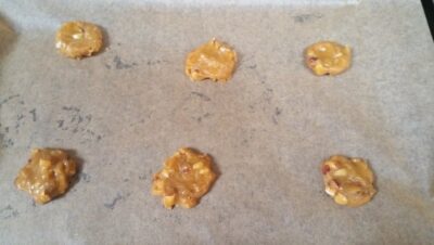 Crispy Almond & Coconut Honey Florentines: A Gluten-Free Delight - Plattershare - Recipes, food stories and food lovers Crispy Almond & Coconut Honey Florentines: A Gluten-Free Delight - Plattershare - Recipes, food stories and food lovers